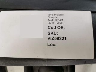 bontott AUDI Q7 Jobb Ködlámpa Rács