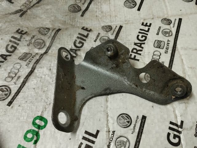 bontott AUDI Q7 Jobb Sárvédő Oldaltartó