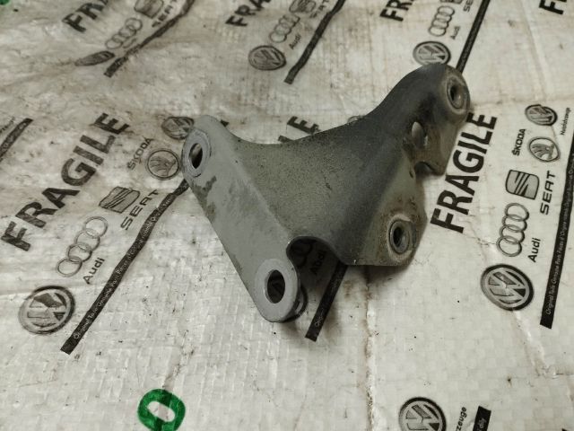 bontott AUDI Q7 Jobb Sárvédő Oldaltartó