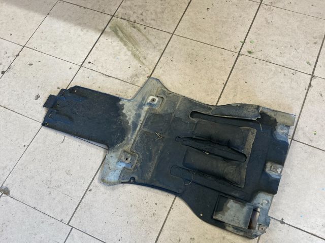 bontott AUDI Q7 Kartervédő