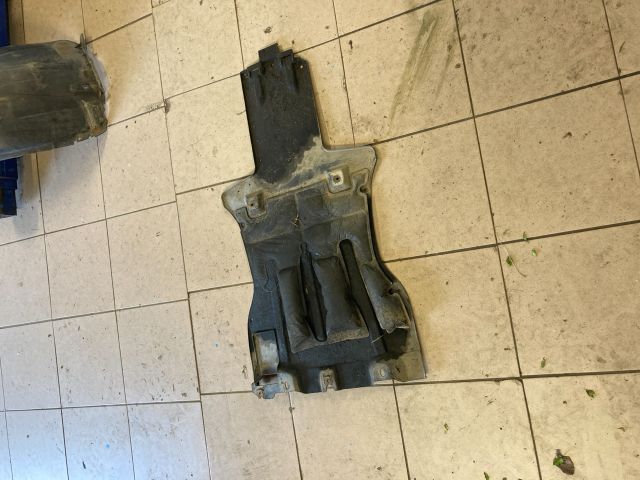 bontott AUDI Q7 Kartervédő