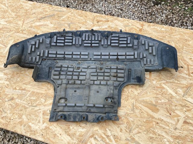 bontott AUDI Q7 Kartervédő