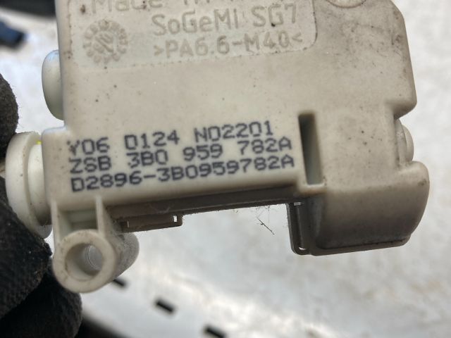 bontott AUDI Q7 Kesztyűtartó Nyitó Kar / Gomb