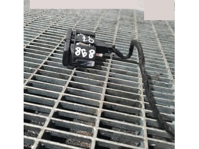 bontott AUDI Q7 Kesztyűtartó Nyitó Kar / Gomb