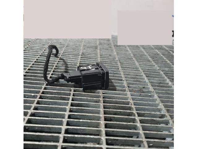 bontott AUDI Q7 Kesztyűtartó Nyitó Kar / Gomb