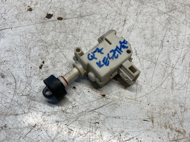 bontott AUDI Q7 Kesztyűtartó Nyitó Kar / Gomb