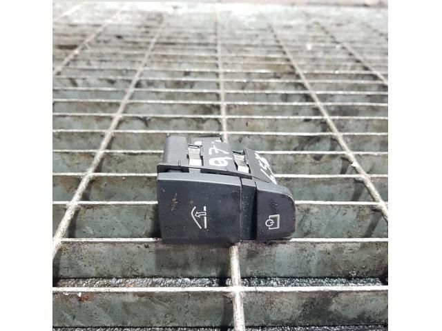 bontott AUDI Q7 Kesztyűtartó Nyitó Kar / Gomb