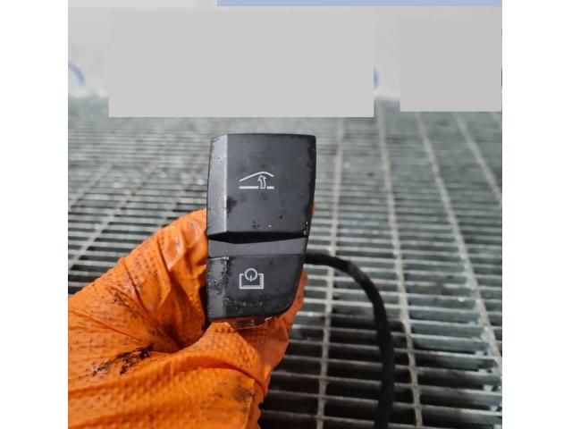 bontott AUDI Q7 Kesztyűtartó Nyitó Kar / Gomb