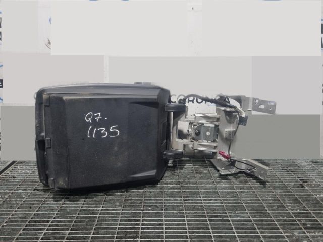 bontott AUDI Q7 Könyöklő