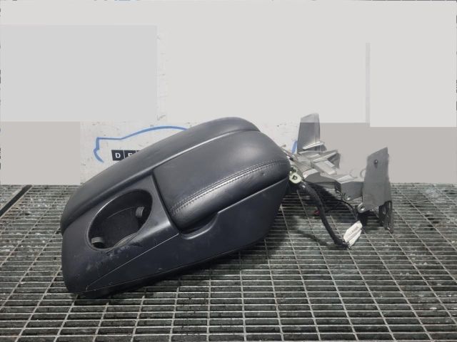 bontott AUDI Q7 Könyöklő