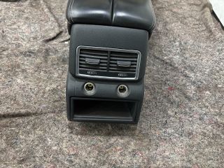 bontott AUDI Q7 Könyöklő