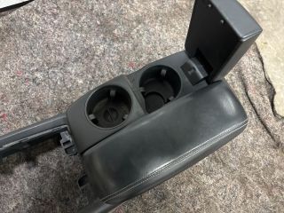 bontott AUDI Q7 Könyöklő