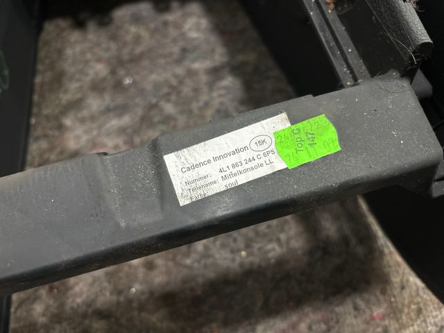 bontott AUDI Q7 Könyöklő