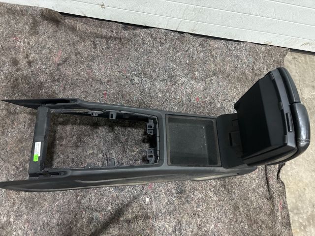 bontott AUDI Q7 Könyöklő