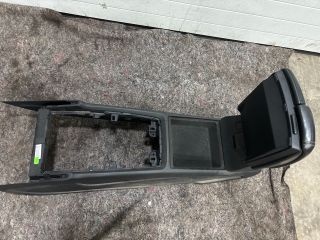 bontott AUDI Q7 Könyöklő