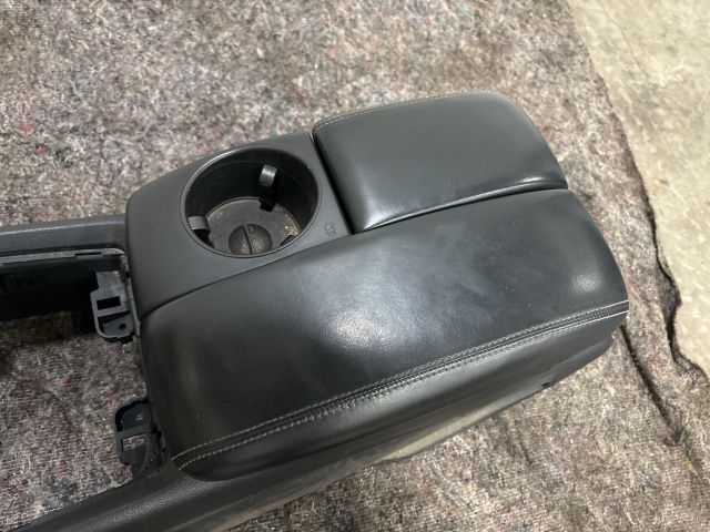 bontott AUDI Q7 Könyöklő