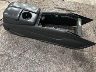 bontott AUDI Q7 Könyöklő