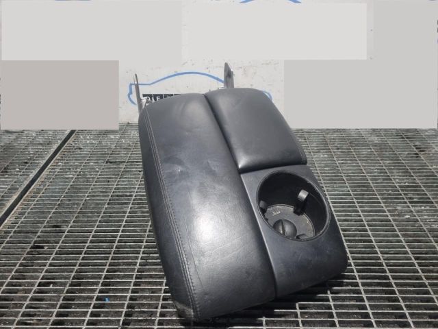 bontott AUDI Q7 Könyöklő