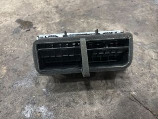 bontott AUDI Q7 Középső Szellőző