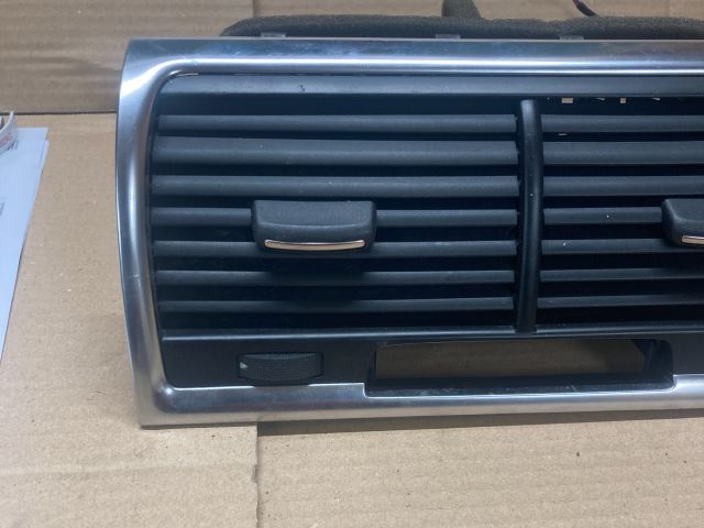 bontott AUDI Q7 Középső Szellőző