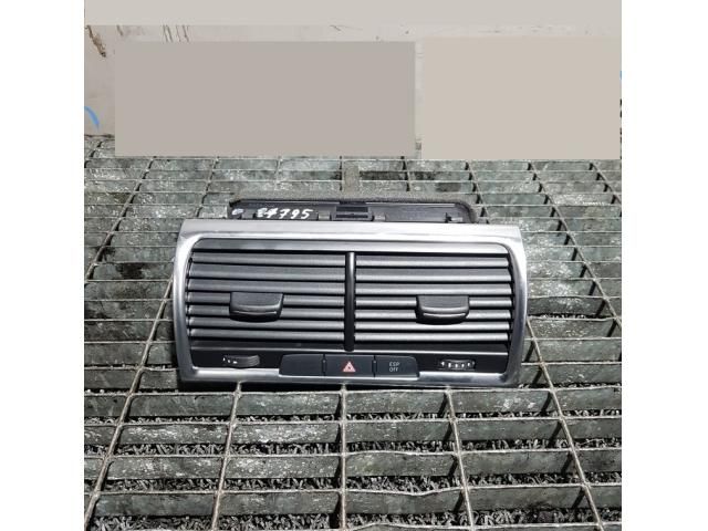 bontott AUDI Q7 Középső Szellőző