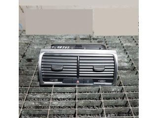 bontott AUDI Q7 Középső Szellőző