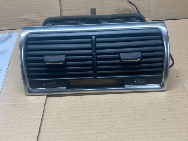 bontott AUDI Q7 Középső Szellőző