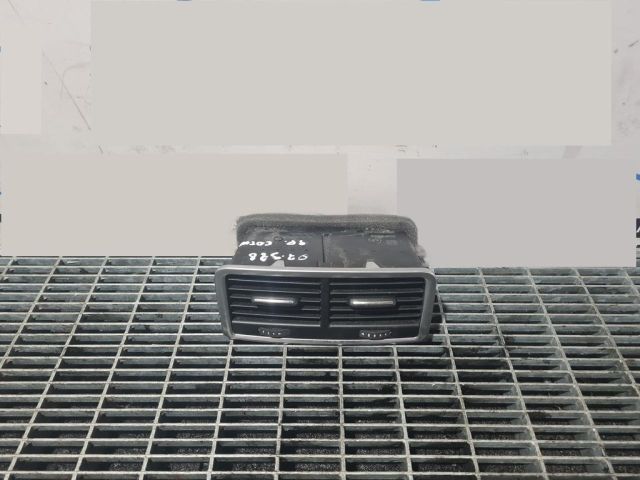 bontott AUDI Q7 Középső Szellőző