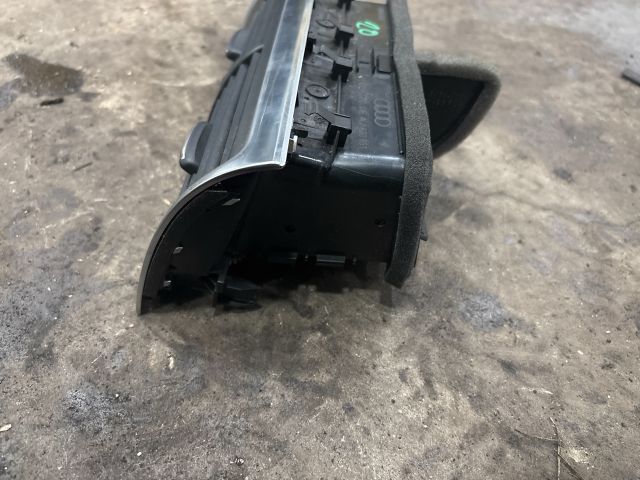 bontott AUDI Q7 Középső Szellőző