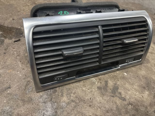 bontott AUDI Q7 Középső Szellőző