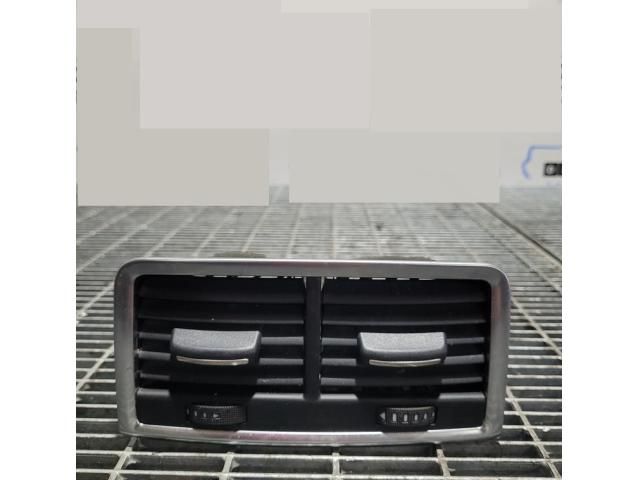 bontott AUDI Q7 Középső Szellőző
