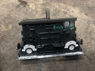 bontott AUDI Q7 Középső Szellőző