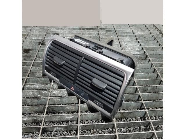 bontott AUDI Q7 Középső Szellőző