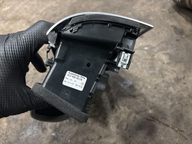 bontott AUDI Q7 Középső Szellőző