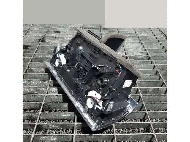 bontott AUDI Q7 Középső Szellőző