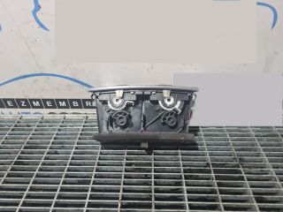 bontott AUDI Q7 Középső Szellőző