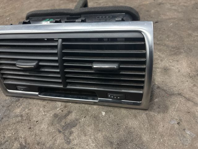 bontott AUDI Q7 Középső Szellőző