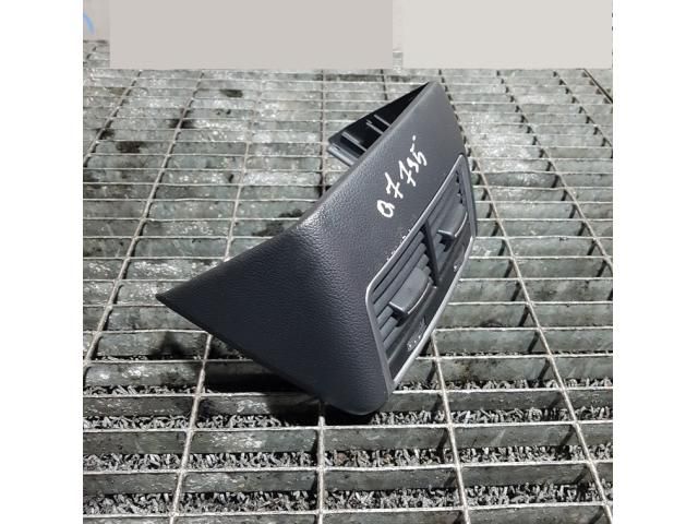 bontott AUDI Q7 Középső Szellőző