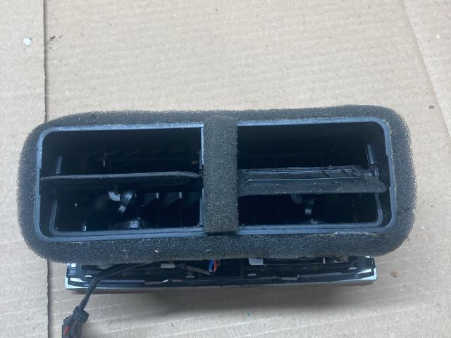 bontott AUDI Q7 Középső Szellőző