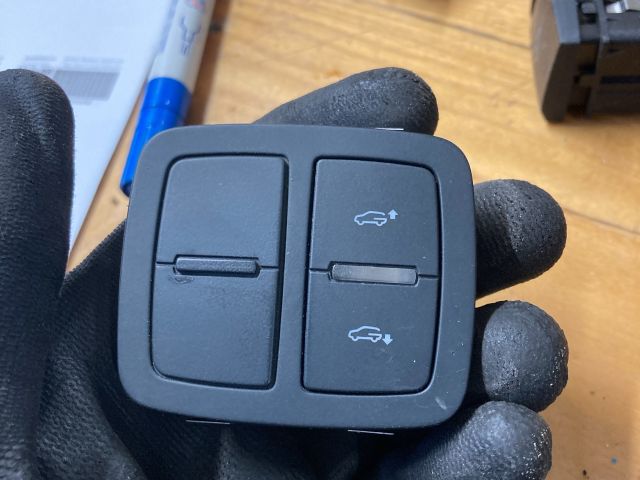 bontott AUDI Q7 Légrugó Kapcsoló