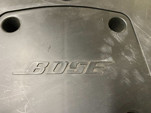 bontott AUDI Q7 Mélynyomó Hangszóró