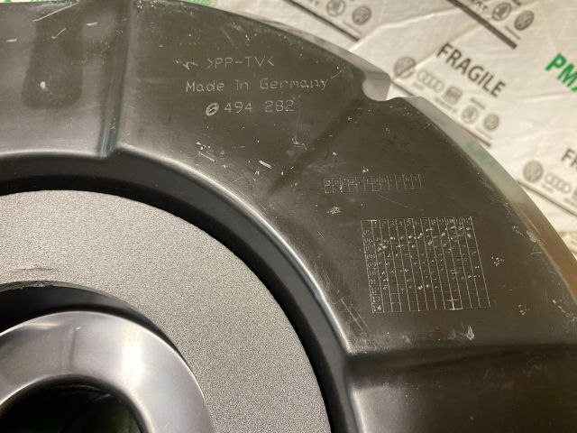 bontott AUDI Q7 Mélynyomó Hangszóró