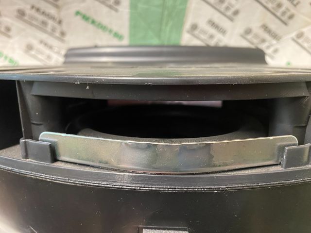 bontott AUDI Q7 Mélynyomó Hangszóró