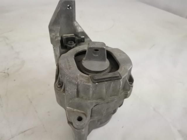 bontott AUDI Q7 Motor Tartó Bak Bal