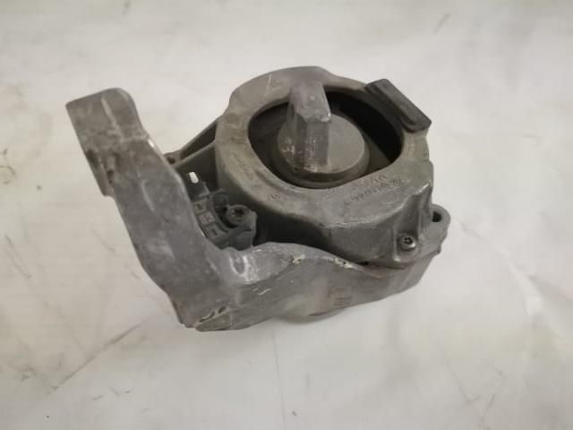 bontott AUDI Q7 Motor Tartó Bak Bal