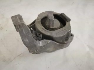 bontott AUDI Q7 Motor Tartó Bak Bal