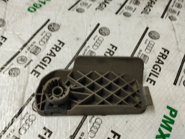 bontott AUDI Q7 Motorháztető Nyitó Kar / Gomb