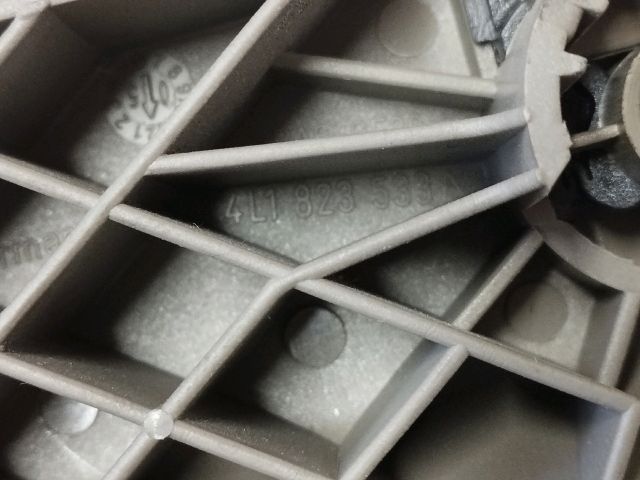 bontott AUDI Q7 Motorháztető Nyitó Kar / Gomb