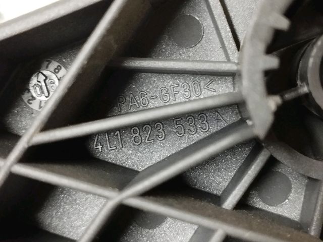 bontott AUDI Q7 Motorháztető Nyitó Kar / Gomb