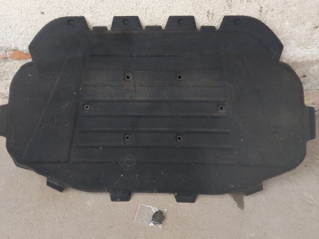 bontott AUDI Q7 Motorháztető Szigetelés